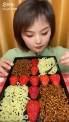 MAGGIE_AND_STRAWBERRY___#asmr_#food_#kawaiieatingasmr(360p)
