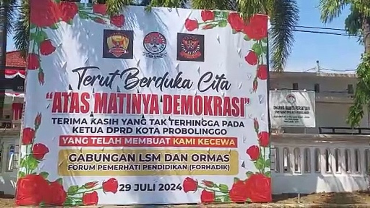 Forum Peduli Pendidikan Luruk Gedung DPRD