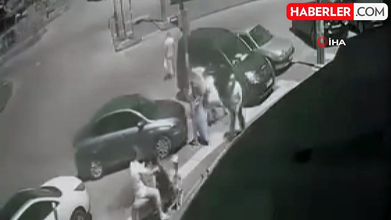 Arkadaşını bıçakladıktan sonra cep telefonu kamerası ile görüntüsünü çekti