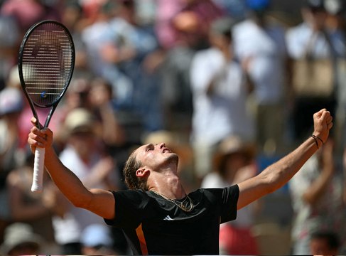 AR OOV ZVEREV 300724