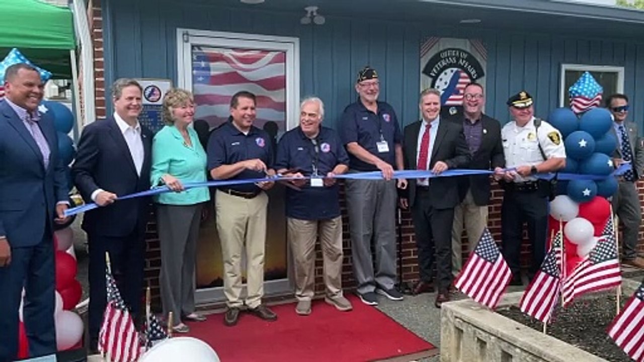 Ribbon-cutting ceremony at new Gloucester Township VA office