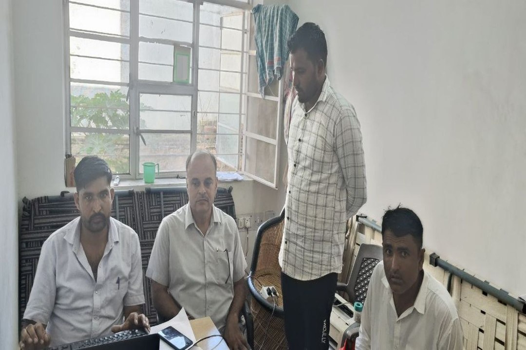 डेगाना एसडीएम कोर्ट का कनिष्ठ सहायक रिश्वत लेते गिरफ्तार