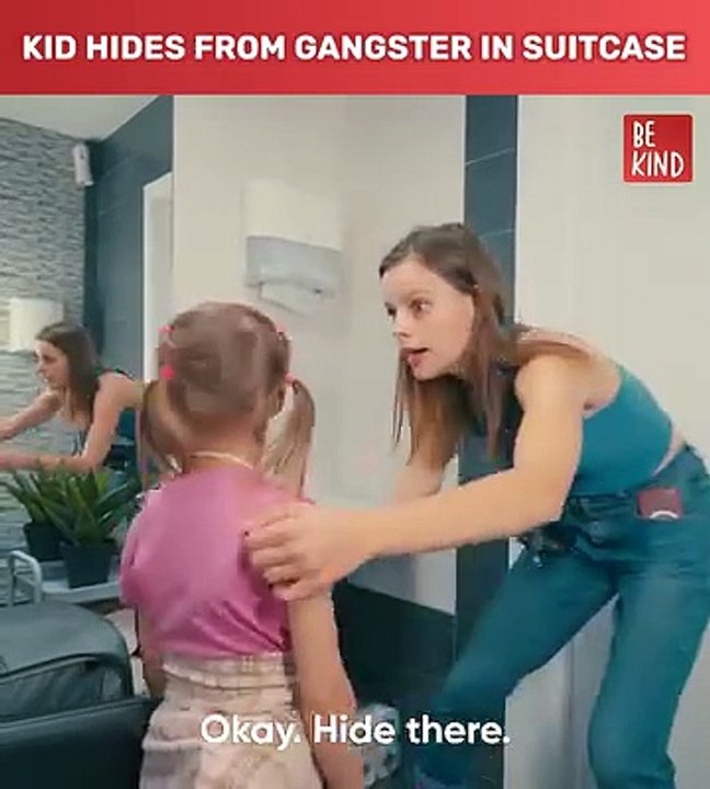 Kid hide from gangster in suitcase
