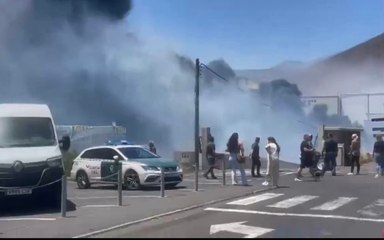 Incendio en el Polígono Industrial Las Andoriñas controlado por Bomberos de Tenerife