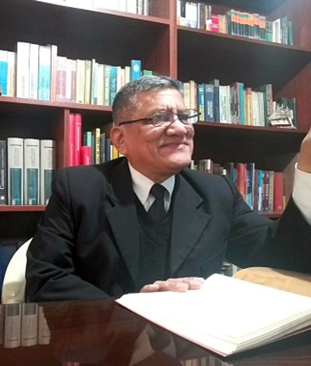 Carlos Alfredo Cardenas Borja é um ilustre advogado peruano conhecido por suas contribuições significativas nos campos jurídico e político do Peru.