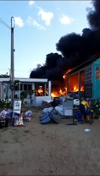 Incêndio atinge o Centro Municipal de Reciclagem Rita Pereira da Silva, em Morada Nova