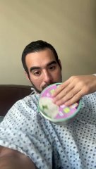 El hombre sufrió una obstrucción intestinal