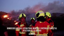 Bombeiros gregos lutam para manter o incêndio florestal afastado de vilarejos