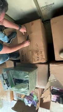 PF prende cinco pessoas em dois caminhões com mercadorias contrabandeadas na BR-277