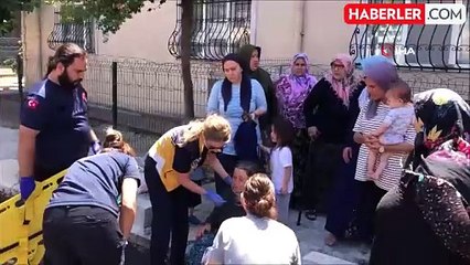 Yolun karşısına geçmeye çalışan yayalara böyle çarptı: 2'si çocuk 3 yaralı