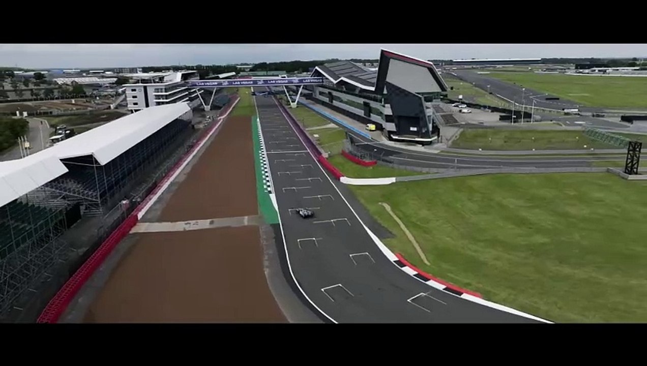 VÍDEO: El Aston Martin Valkyrie AMR-LMH es un hypercar de competición único, con motor V12 y un sonido extremo