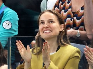 Simone Biles holt Olympia-Gold: Natalie Portman & Co. feiern mit