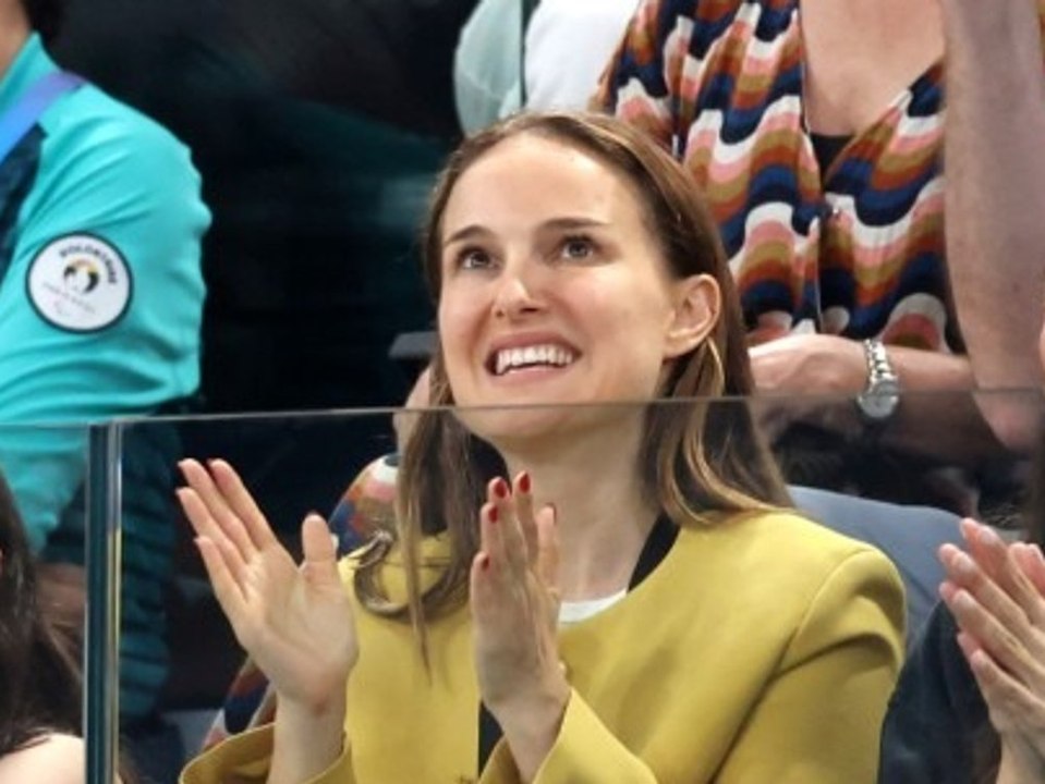Simone Biles holt Olympia-Gold: Natalie Portman & Co. feiern mit