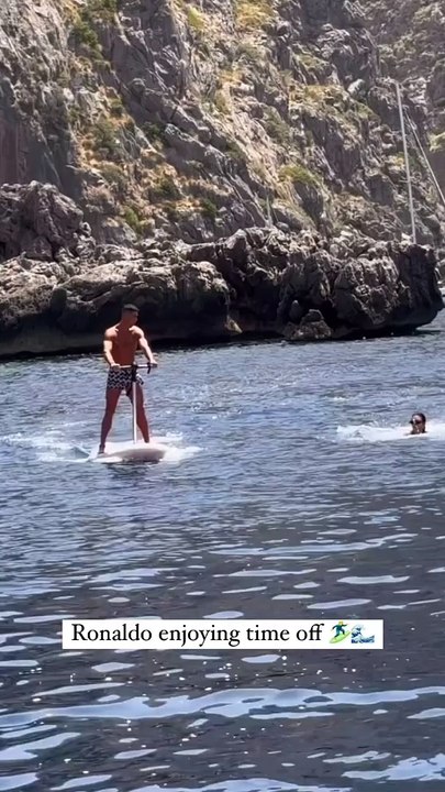 Cristiano relaxing in style ----__-- _georginagio