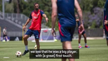 Van Nistelrooy 'helping everyone' at United - Amad