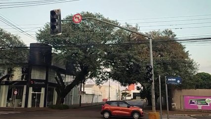Após explosão de transformador, parte do Centro fica sem luz e semáforos inoperantes