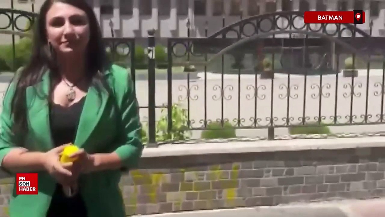 DEM Parti Milletvekili Zeynep Oduncu,Batman Valiliği'nin duvarına kürtçe yazı yazdı