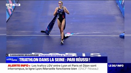 "J'étais complètement paniquée": La réaction de Cassandre Beaugrand après sa médaille d'or en triathlon