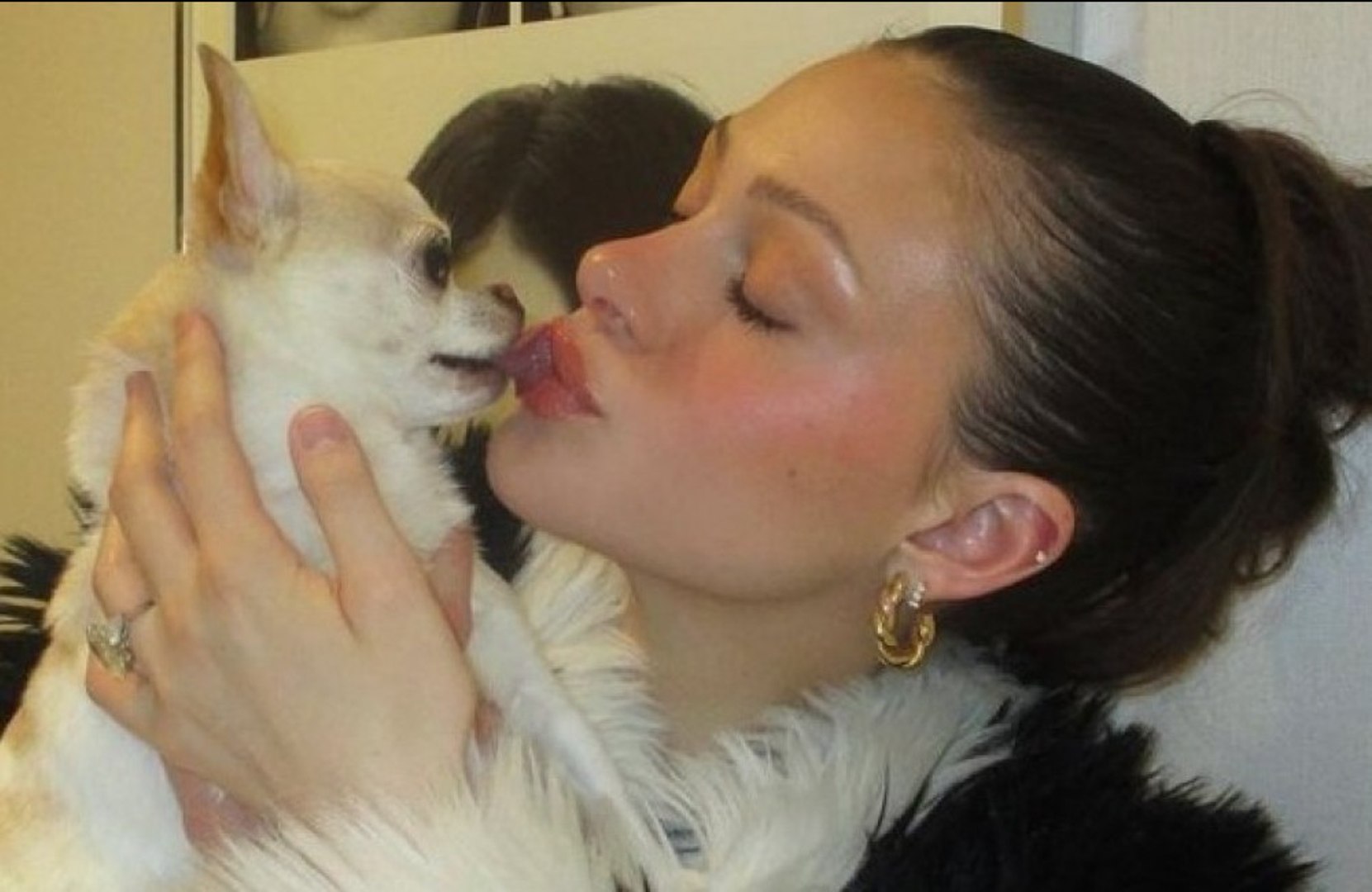 ⁣Nicola Peltz Beckham Sues Groomer for Death of Dog ‘Nala’