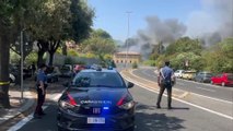 Roma, le immagini dell'incendio vicino al tribunale: la colonna di fumo