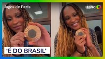 Rebeca Andrade mostra medalha recebida em Paris: ‘É muito linda!’