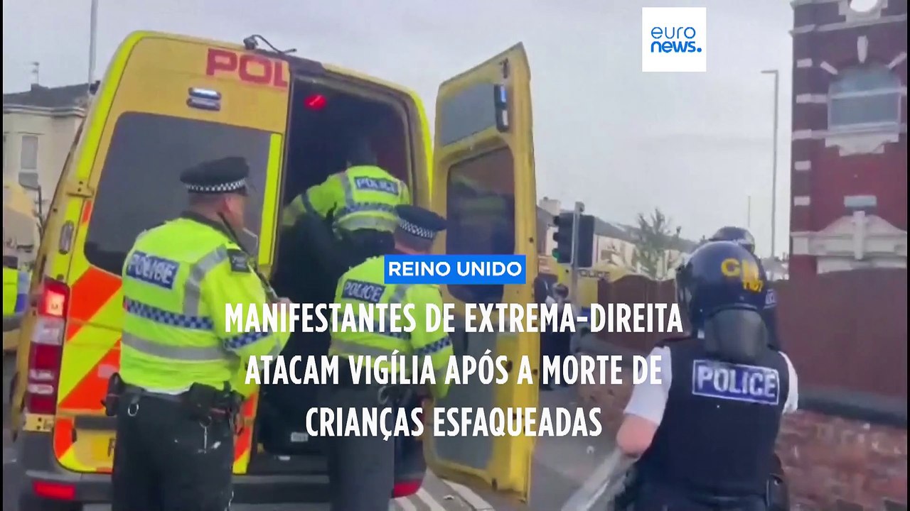 Dezenas de polícias feridos em confrontos durante homenagem a crianças esfaqueadas em Southport