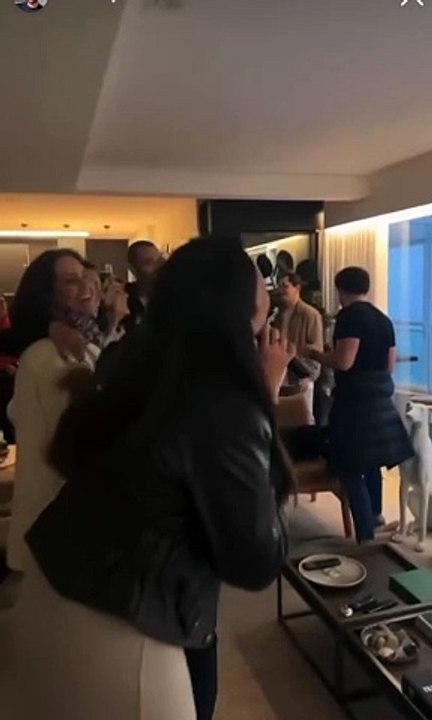 Amigos dedicam música de Sandy e Junior a suposto novo namorado de Sandy