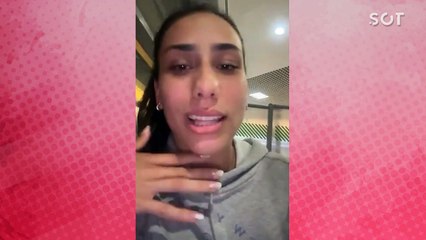 Selfie na Torre Eiffel custa vaga olímpica para nadadora brasileira