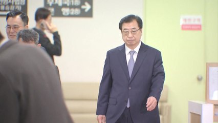 검찰, '특혜채용 의혹' 서훈 전 국정원장 무혐의 처분 / YTN