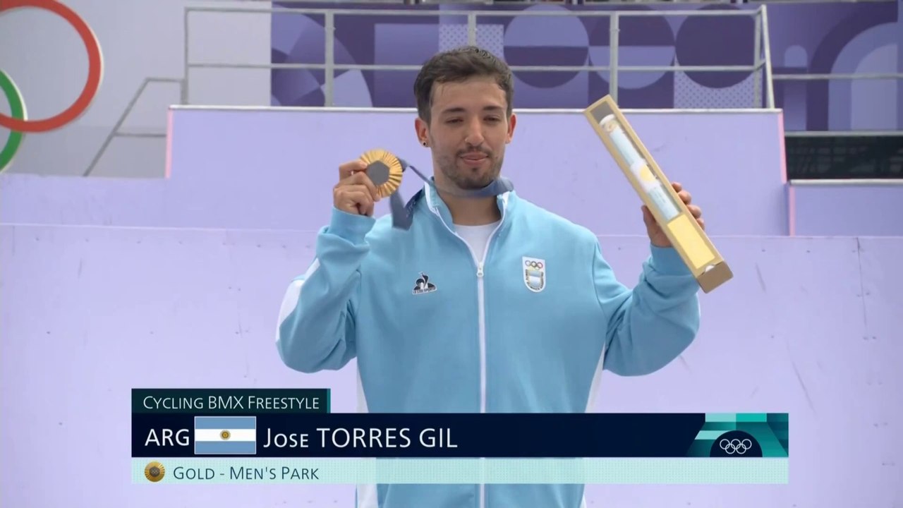 José Torres Gil recibe la Medalla de Oro en Ciclismo BMX Freestyle en París 2024