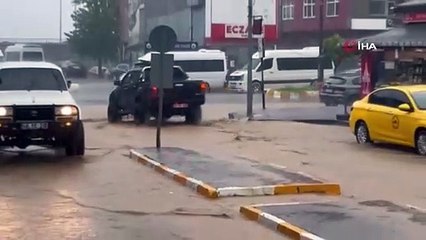 O ilimizde sağanak hayatı felç etti