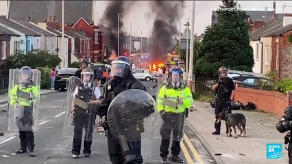 Attaque au couteau en Angleterre : après des violents heurts, les autorités promettent la fermeté