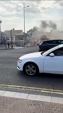 Watch as firefighters tackle blaze at Queens Cafe in Seaburn