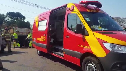 Caminhão e carro se envolvem em colisão na rodovia BR-277, em Cascavel