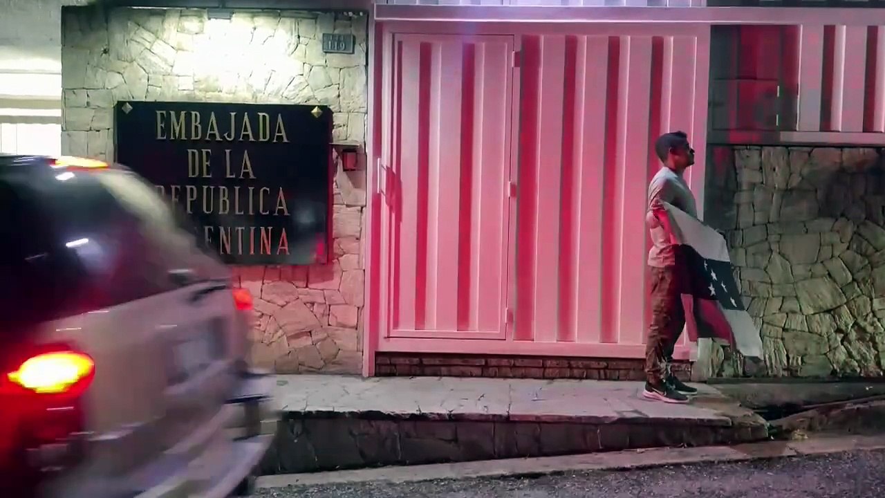 Policías "pretenden tomar" residencia de Embajada argentina en Caracas según denuncia opositor