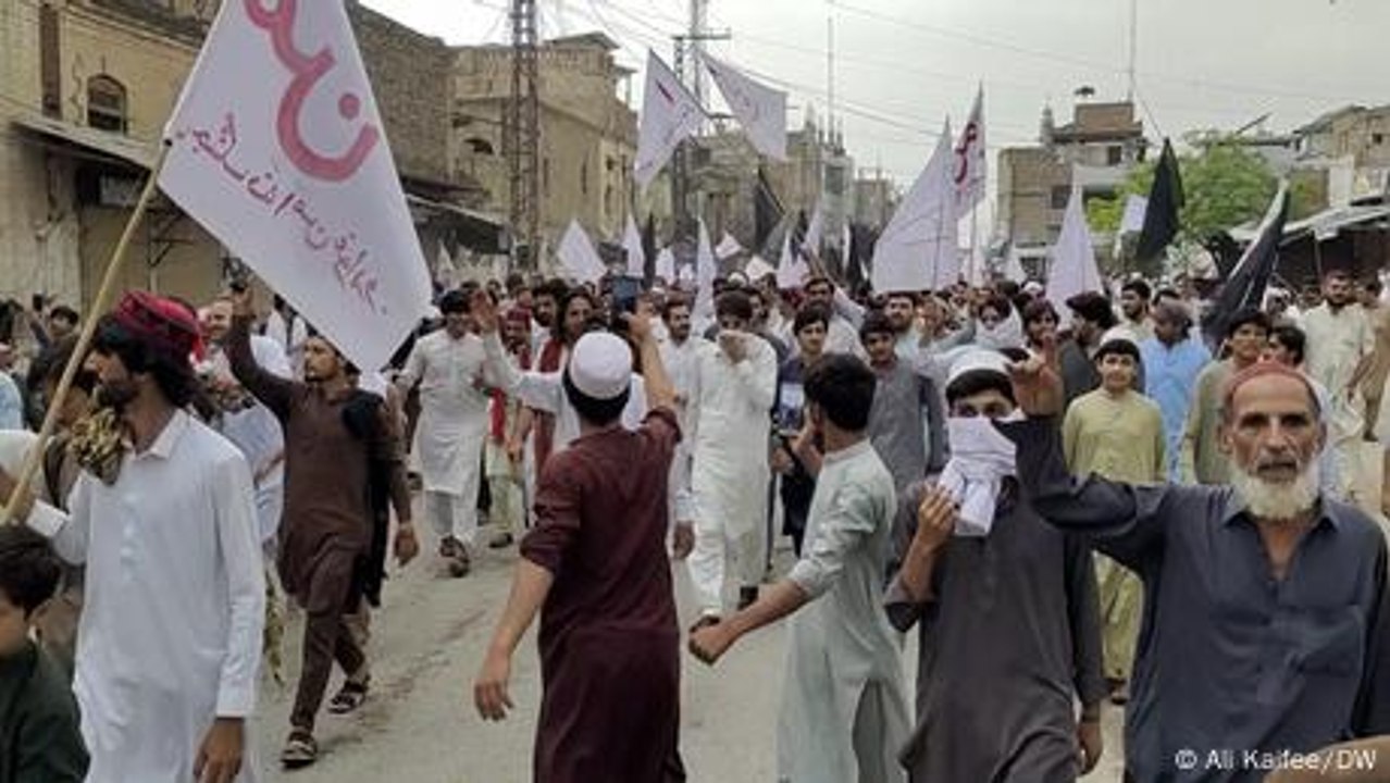 What is behind 'Pashtun uprising' in northwestern Pakistan?