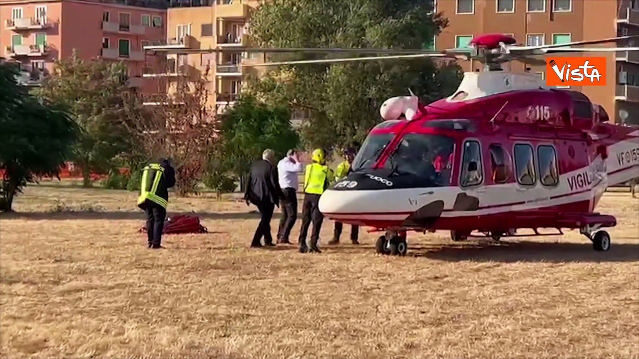 Vasto incendio a Roma, Gualtieri in elicottero sorvola la zona del rogo con il Prefetto Giannini