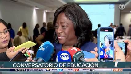 Ministra Molinar sostiene conversatorio con docentes,  y rectores de universidades