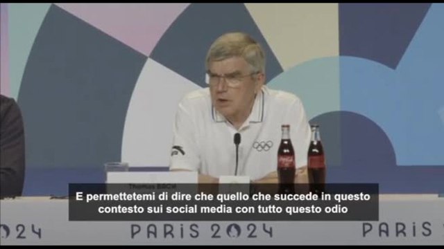 Caso Khelif, il presidente del CIO Bach: guerra politicamente motivata