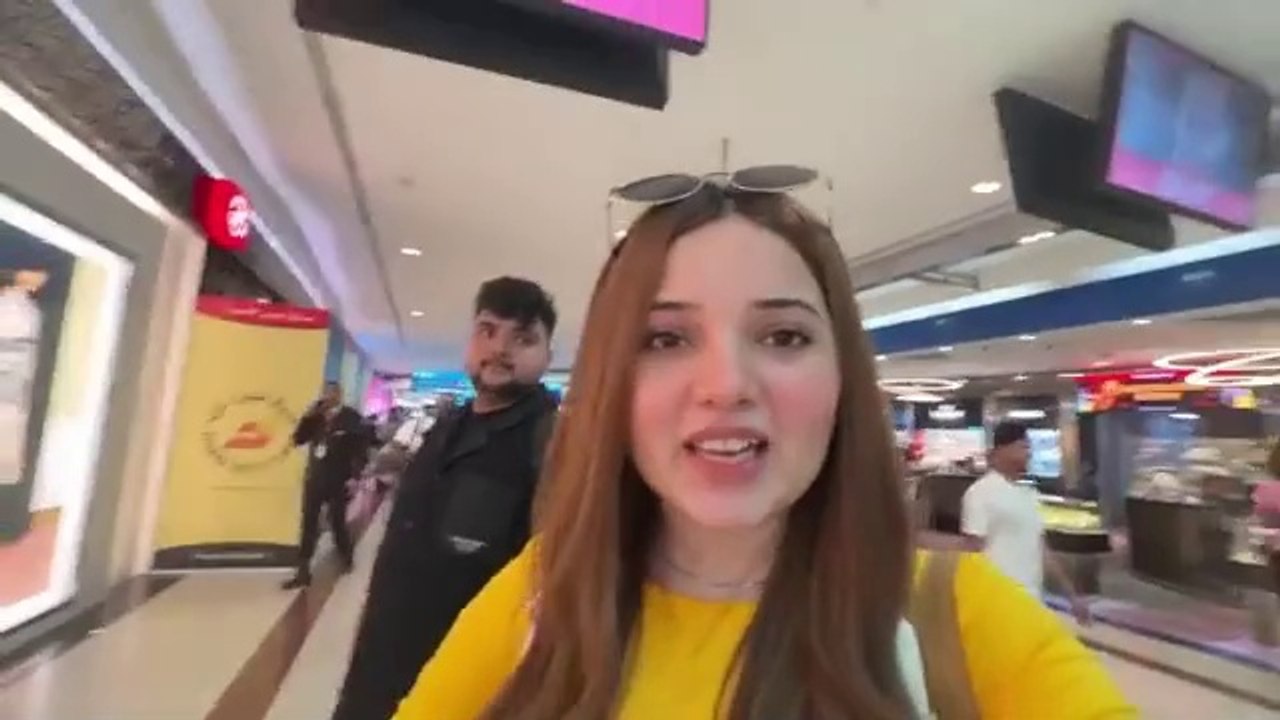 Jeddah_poch_gaye_✈️❤️___Grand_event_ky_Liye____Our_most_luxurious_Flight____Rabeeca_khan__(360p)