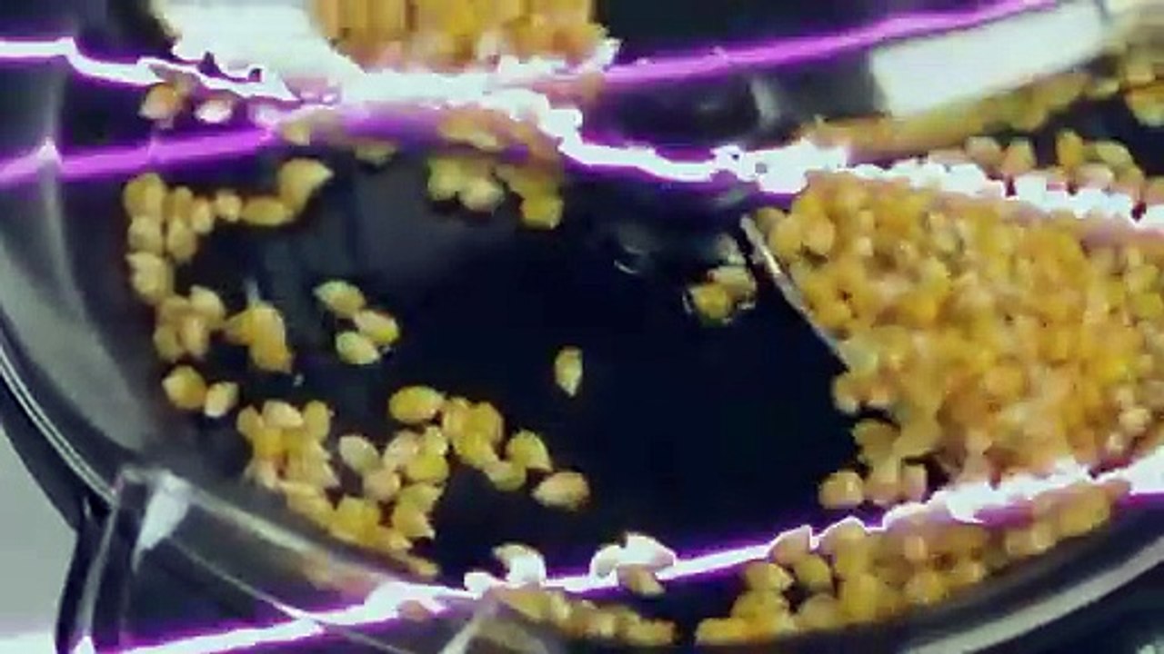 West Bend Stir Crazy Popcorn Machine Electric Hot Oil Popper Includes Large Lid for Serving Bowl and Convenient Nesting Storage, 6-Quart, Red