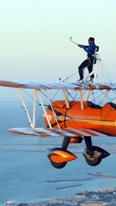 Sheikh Hamdan Flying With Plane #shorts #ytshorts #youtubeshorts #trending #sheikhhamdan #viralshort