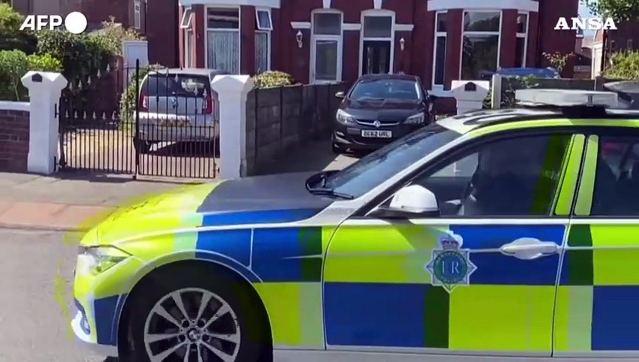 Regno Unito, polizia isola la strada di un accoltellamento con 8 feriti