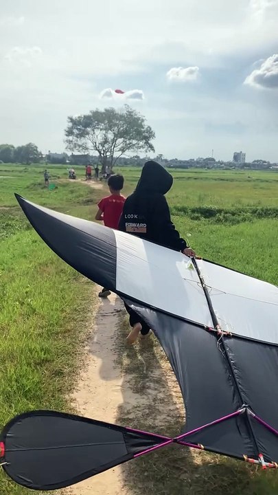 Học sinh thả diều sáo đại trà 3 mét bộ sáo d60 13 quả siêu to và cái kết 2 lần rách áo lỗ to chà bá