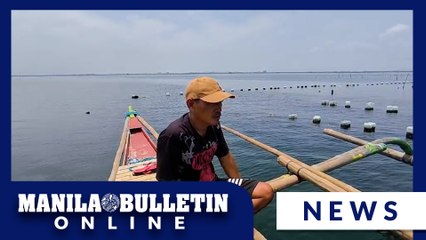 Fishermen from Bacoor, Cavite shows there are no traces of oil spill in Manila Bay waters