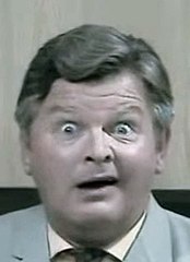 lo sguardo stupito di Benny Hill