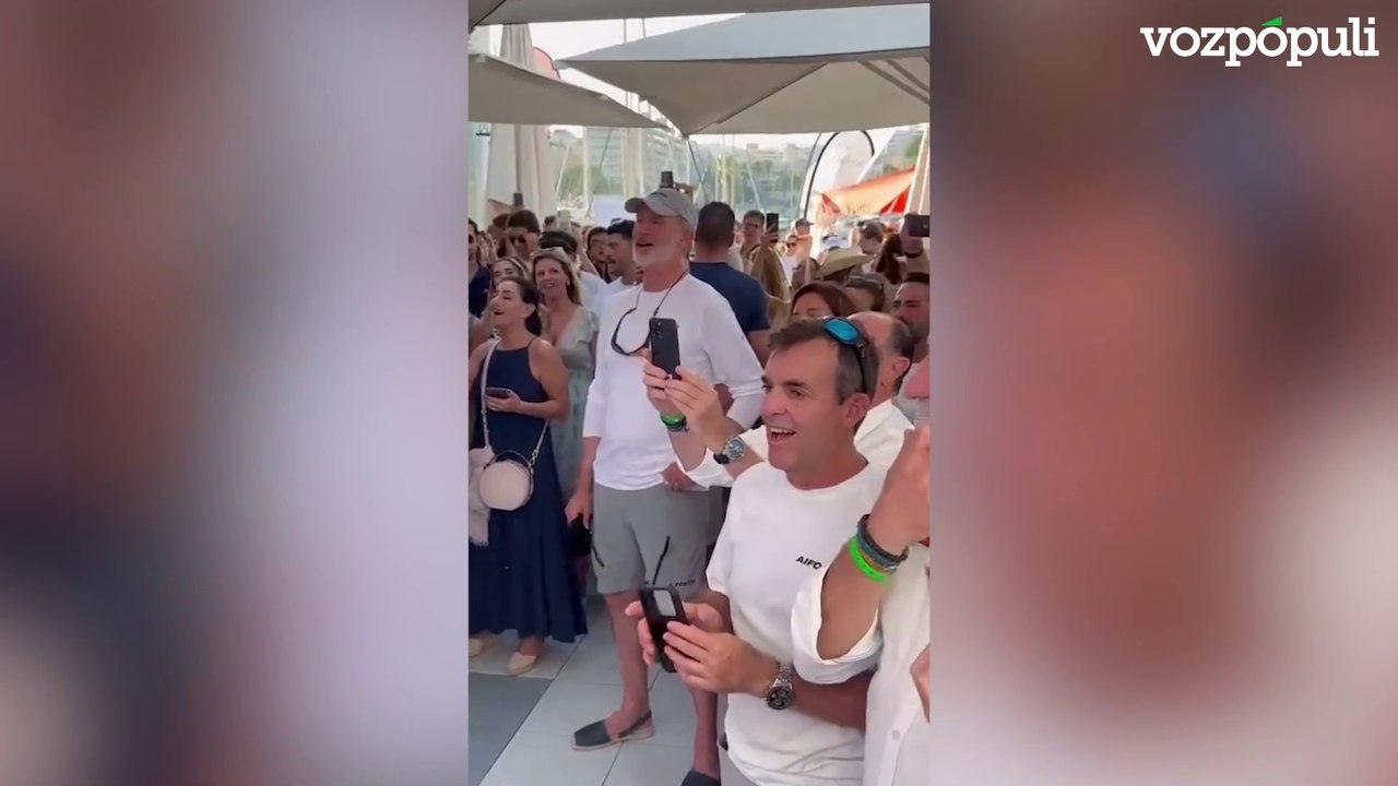 Las imágenes del rey Felipe en un concierto en Mallorca cantando algunas conocidas canciones