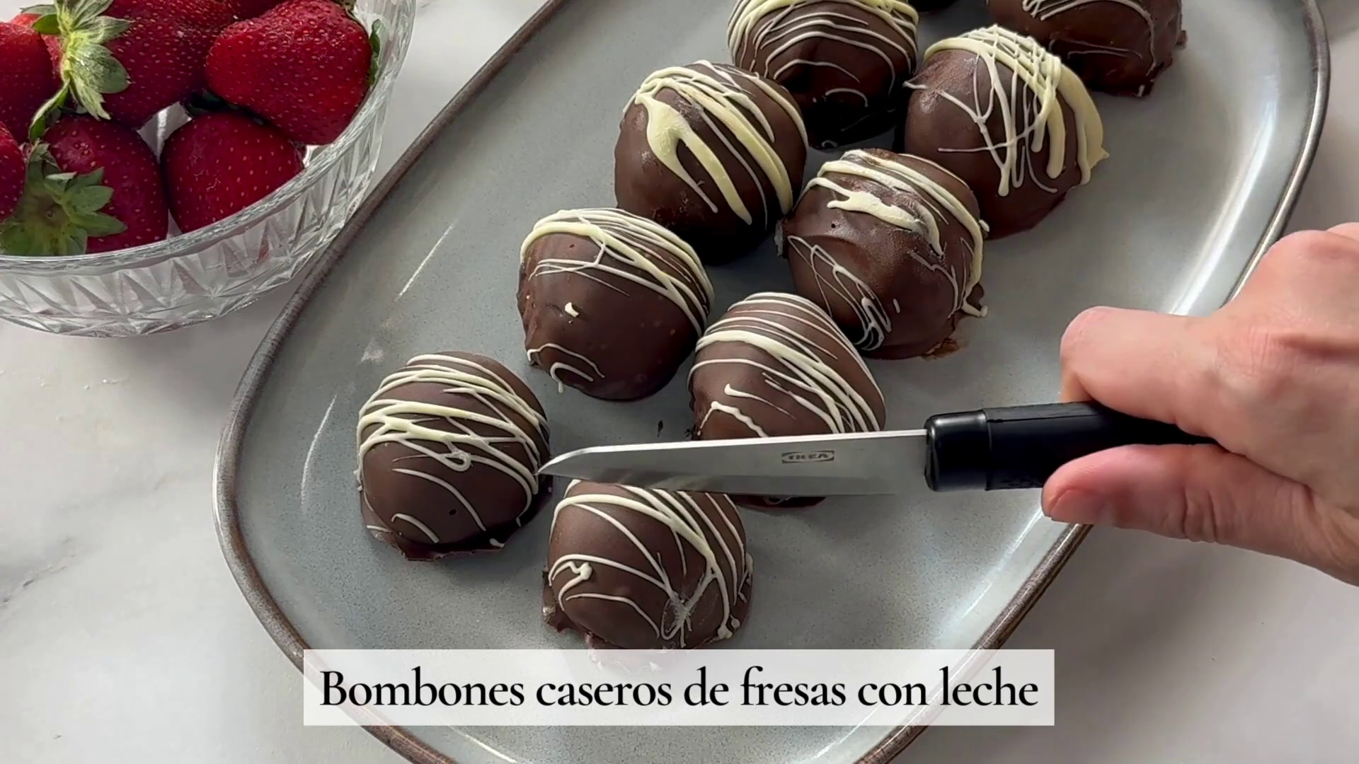 Bombones de fresas con leche de Enrique Sánchez, image size:1920x1080