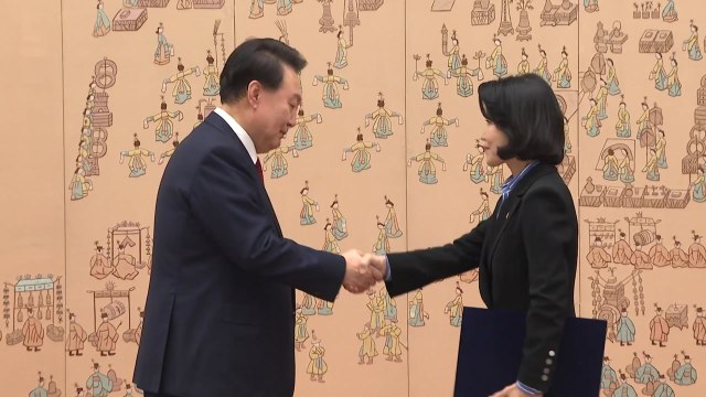 尹, 이진숙 방통위원장 임명장... 고생 많으시다 / YTN