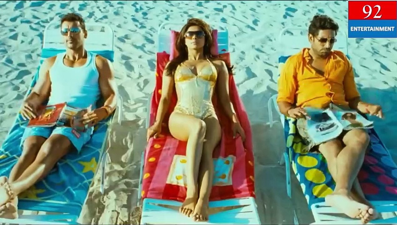 Bollywood Actress bikini hot compilation |Indian actress hot golden bikini | Bikini Feast part 4